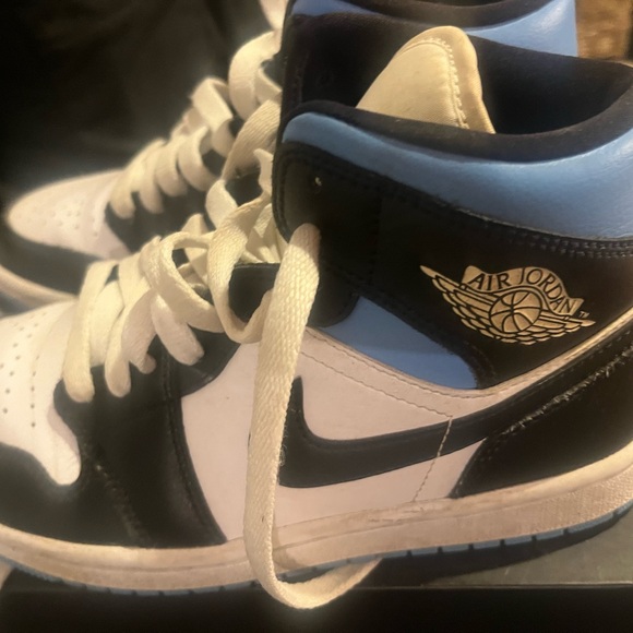 Air Jordan 1 Mid "Black/White/University Blue" sneakers size 6 like new - Picture 2 of 10